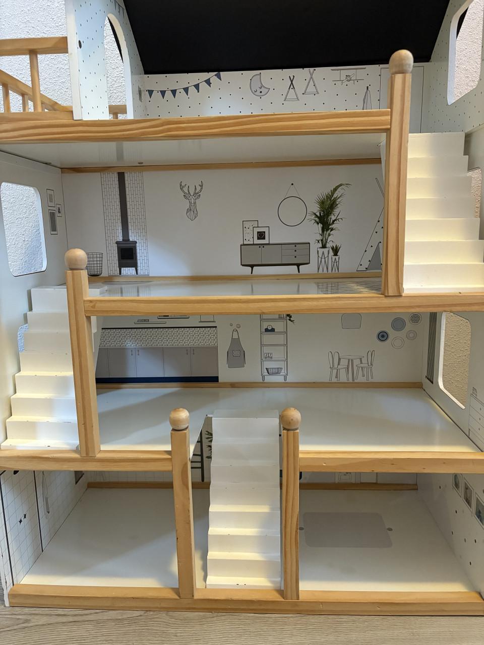 Poppenhuis van Petit Amelie incl. Meubels