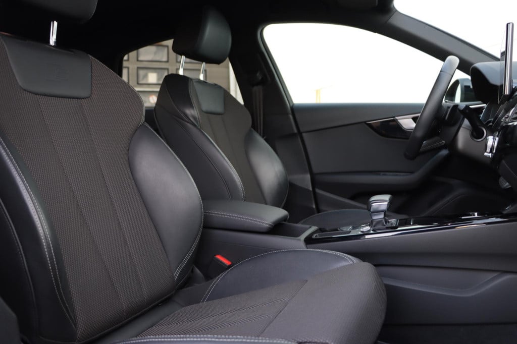 Audi A4 limousine 35 tfsi s edition competition s-tronic