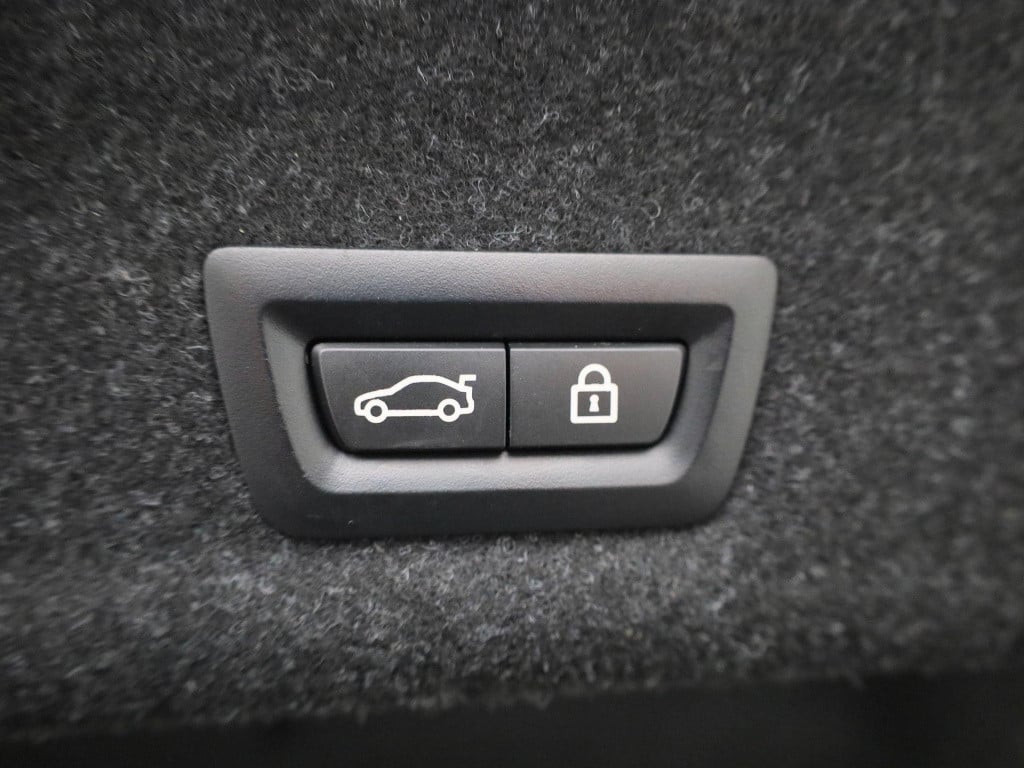 BMW 3-serie 320e high executive | automaat | navigatie | leder | elektrisch