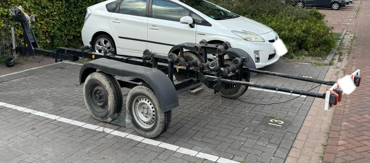 Riba kantelbare boottrailer – geremd, tandemas 1200+1400 kg