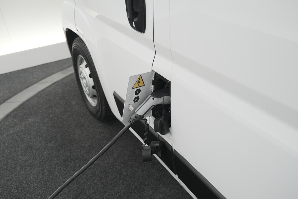 Citroen ë-jumper 435 l3h2 club 75 kwh