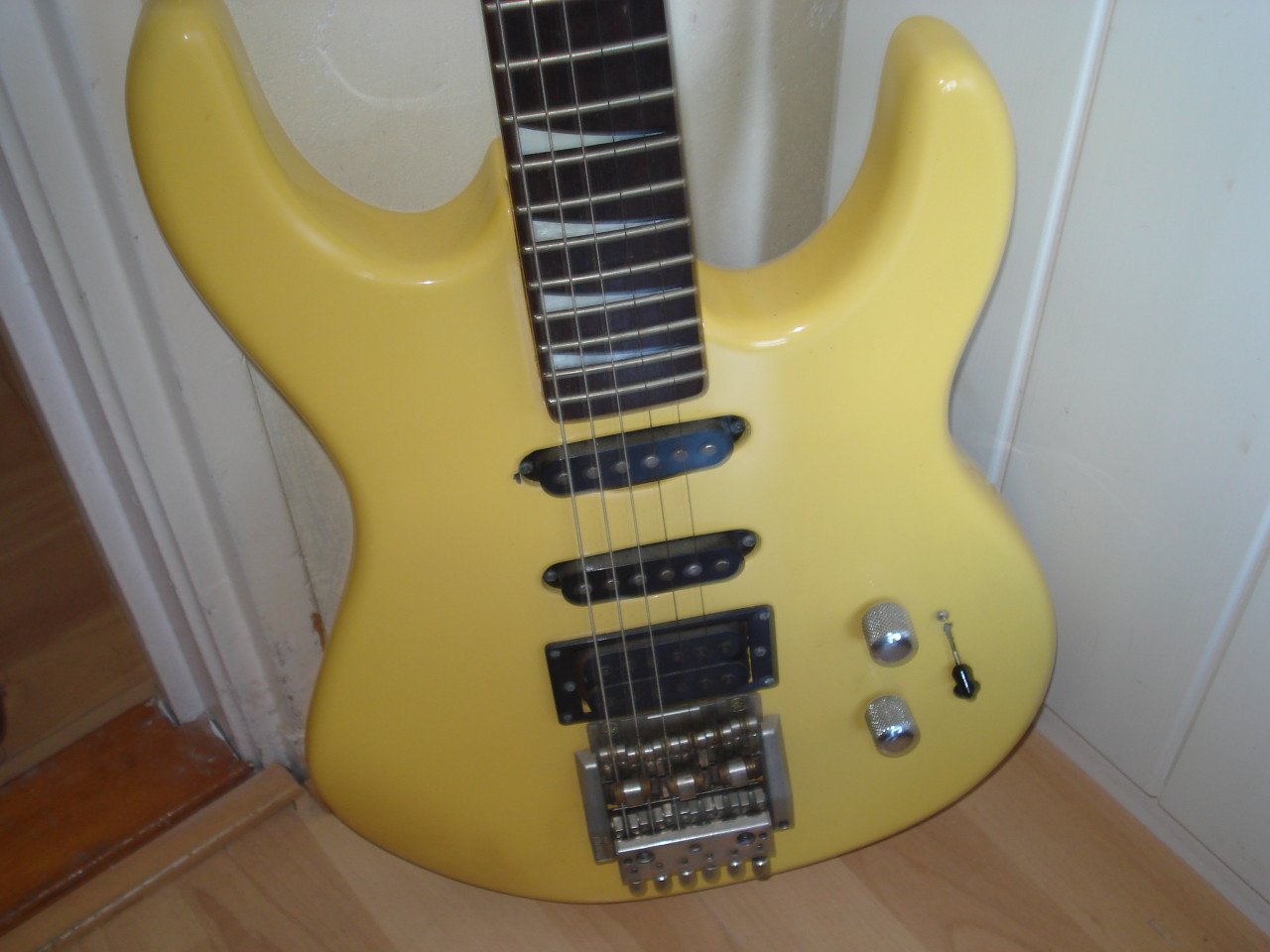 Washburn g5v 1985