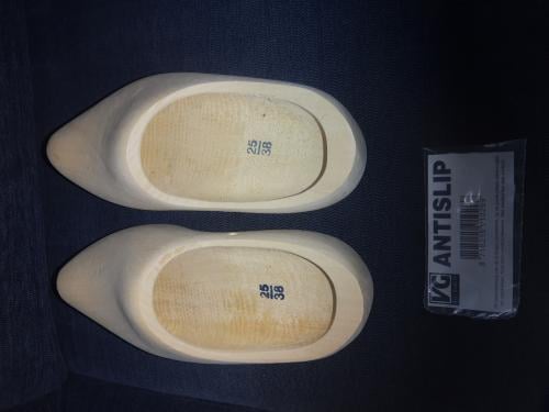 Blank houten klompen z.g.a.n. mt 38 / 38,5            22,50