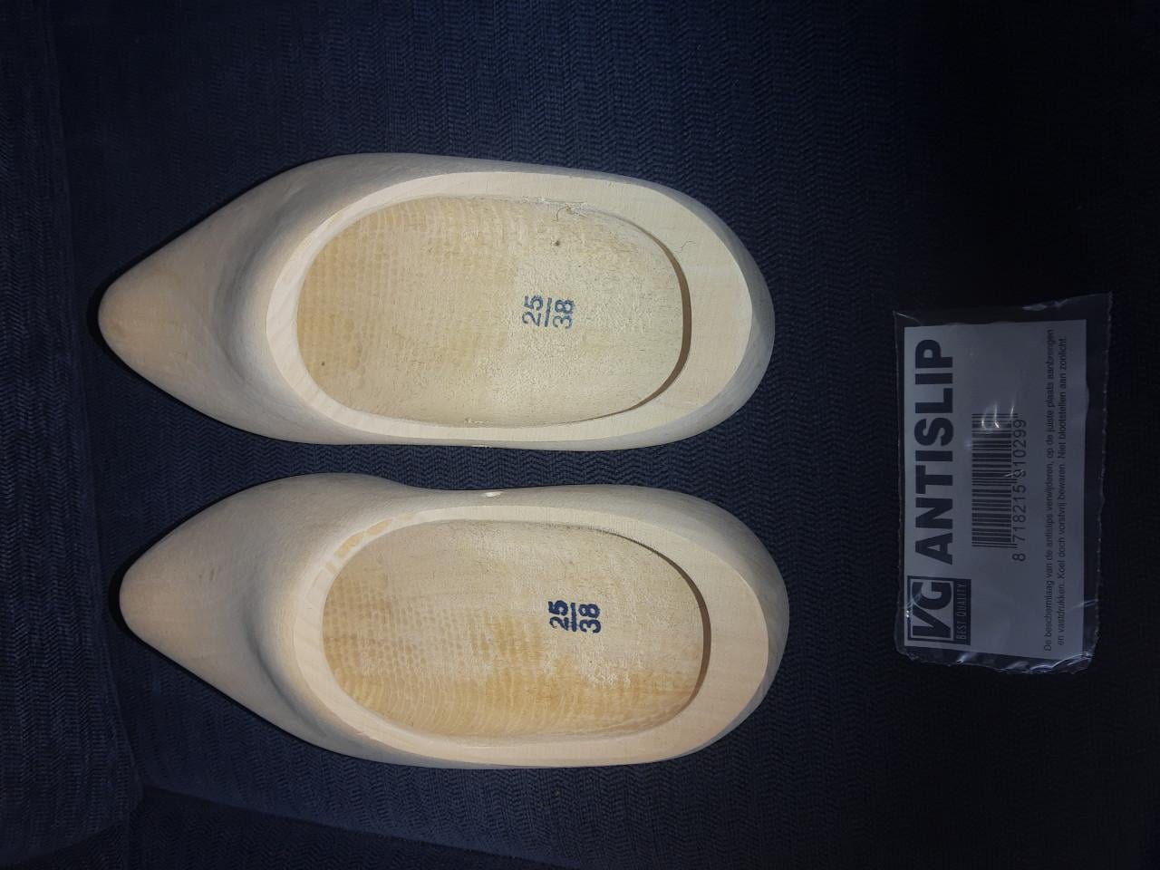 Blank houten klompen z.g.a.n. mt 38 / 38,5            22,50