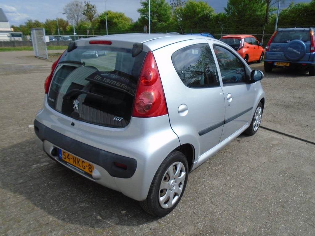 Peugeot 107 1.0-12v urban move
