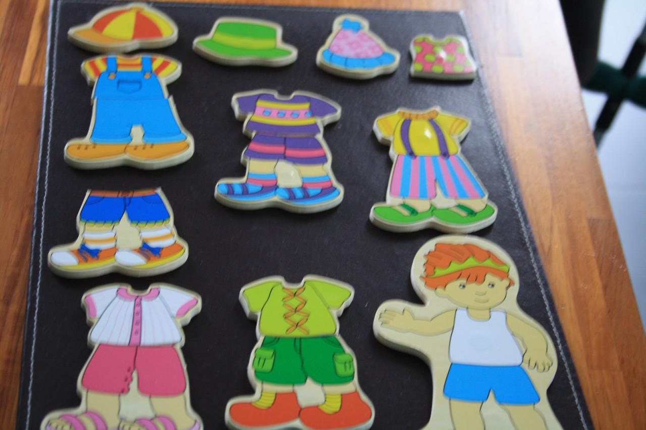 Te koop NIEUWE puzzel KLEDING