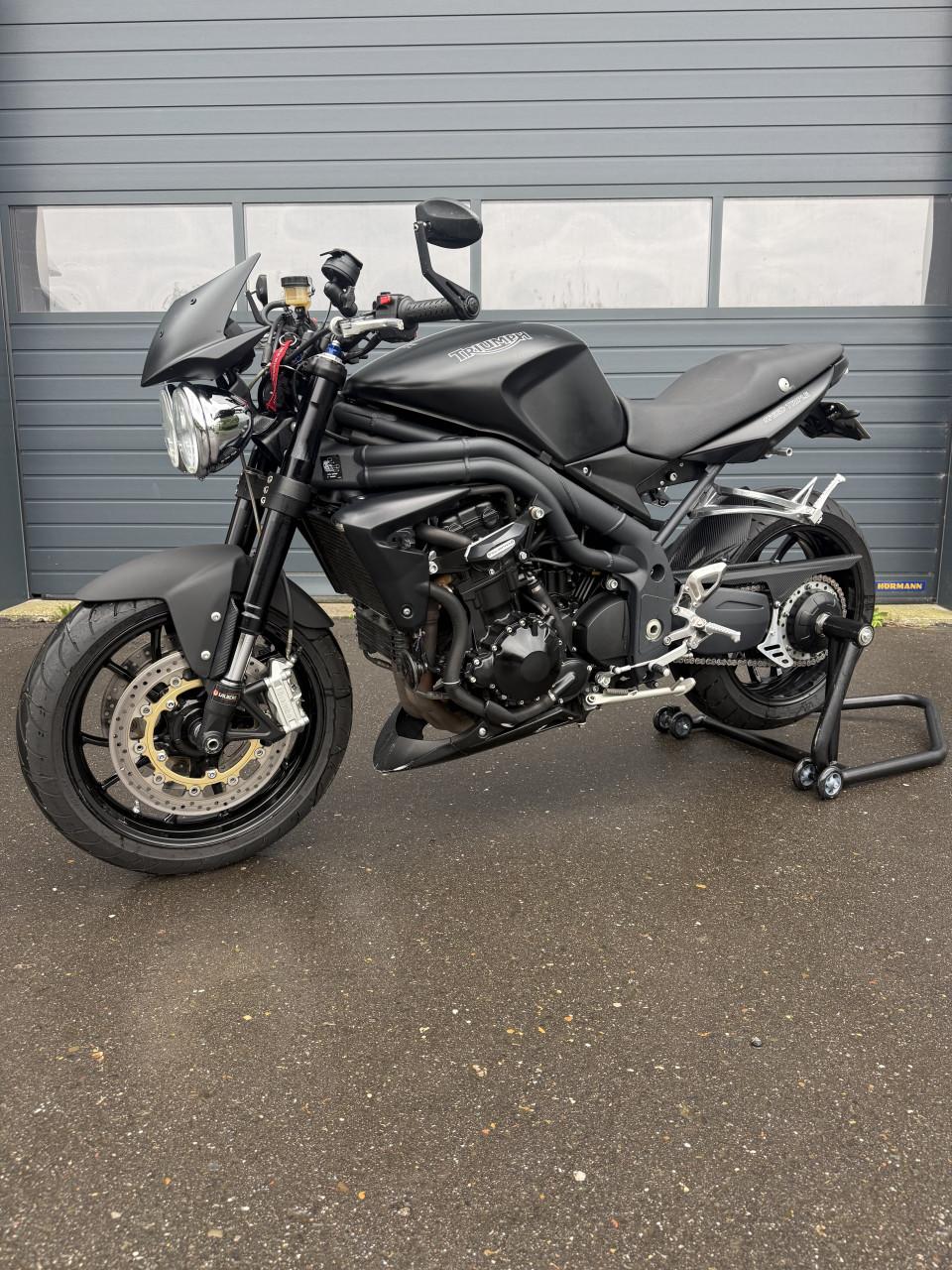 Triumph Speed Triple 1050 - 2008 Naked Bike met TOMTOM Rider