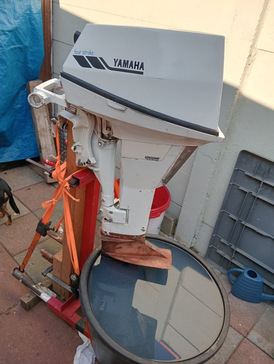 Uitlaatslangen en chemisch toilet ,truma gaskachel en yamaha 9,9