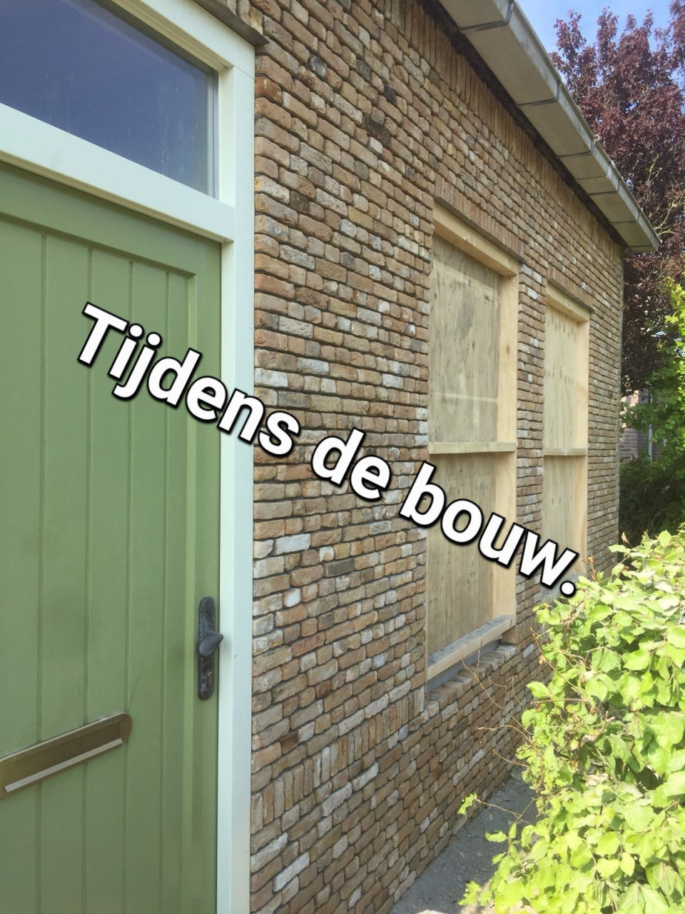 Oude ijsselsteentjes oftewel handvorm ijsselstenen op pallet.