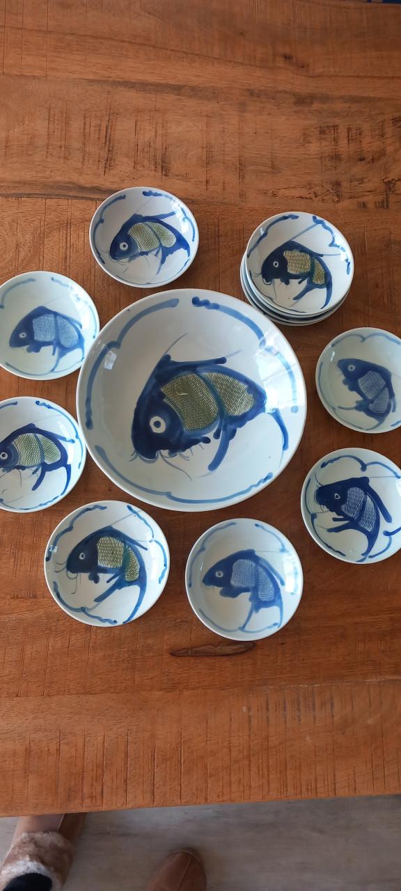 Schaal met 12 kleine schaaltjes, koikarpers