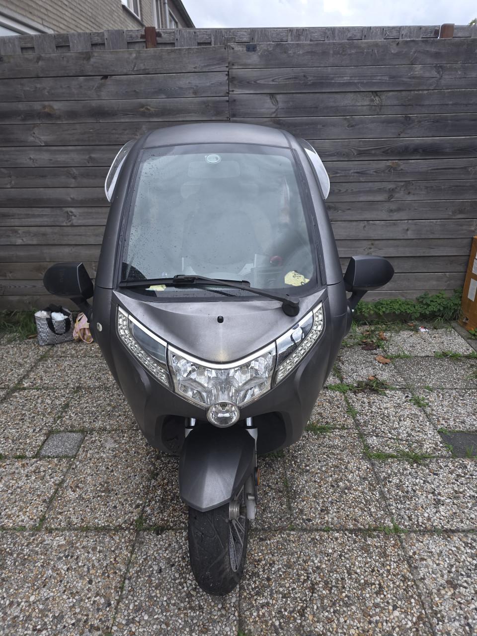 MOVE VIGOROUS - Rijbewijsvrij, Elektrische overdekte 3 wiel Scootmobiel