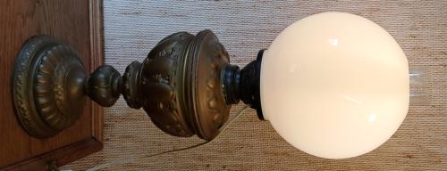 Stijlvolle goudkleurige antieke olielamp – nu elektrisch