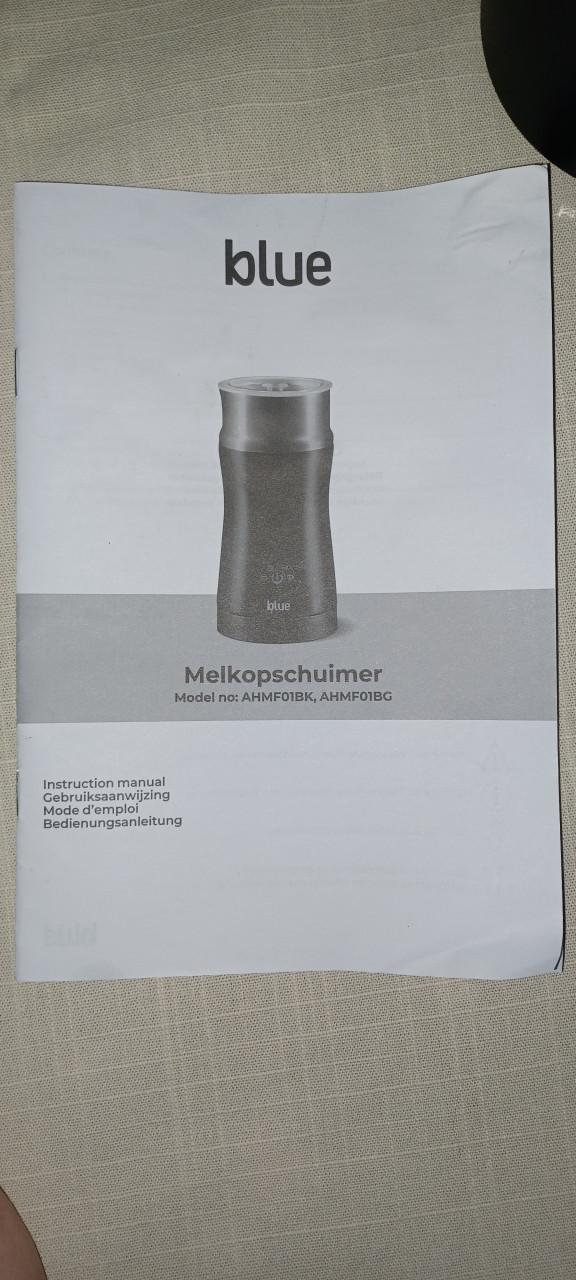Zwarte melkopschuimer van Blue