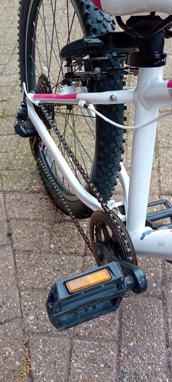 Meisjesfiets Cube 24 inch