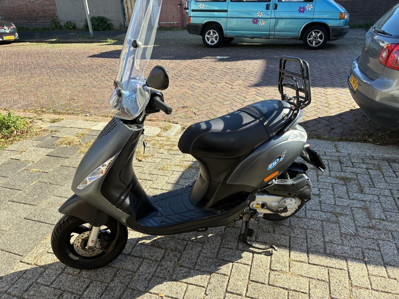 MOOIE PIAGGIO ZIP 4 TAKT 2V SNOR SCOOTER BOUWJAAR 2017