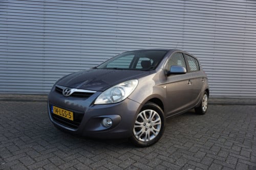 Hyundai I 20 1.2i dynamicversion airco / elektr. ramen / parkeers. / nap