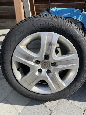 Vredestein winterbanden met velg, maat 205/55 R16.
