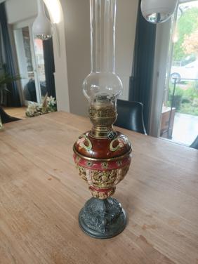 Antieke staande olielamp