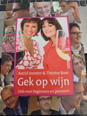 2 wijnboeken: Gek op wijn en Chateau Poeha. Allebei zgan