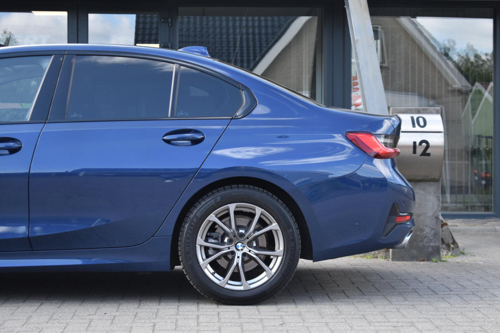 BMW 3-serie 320i high executive | harman kardon | schuif kanteldak | leder 