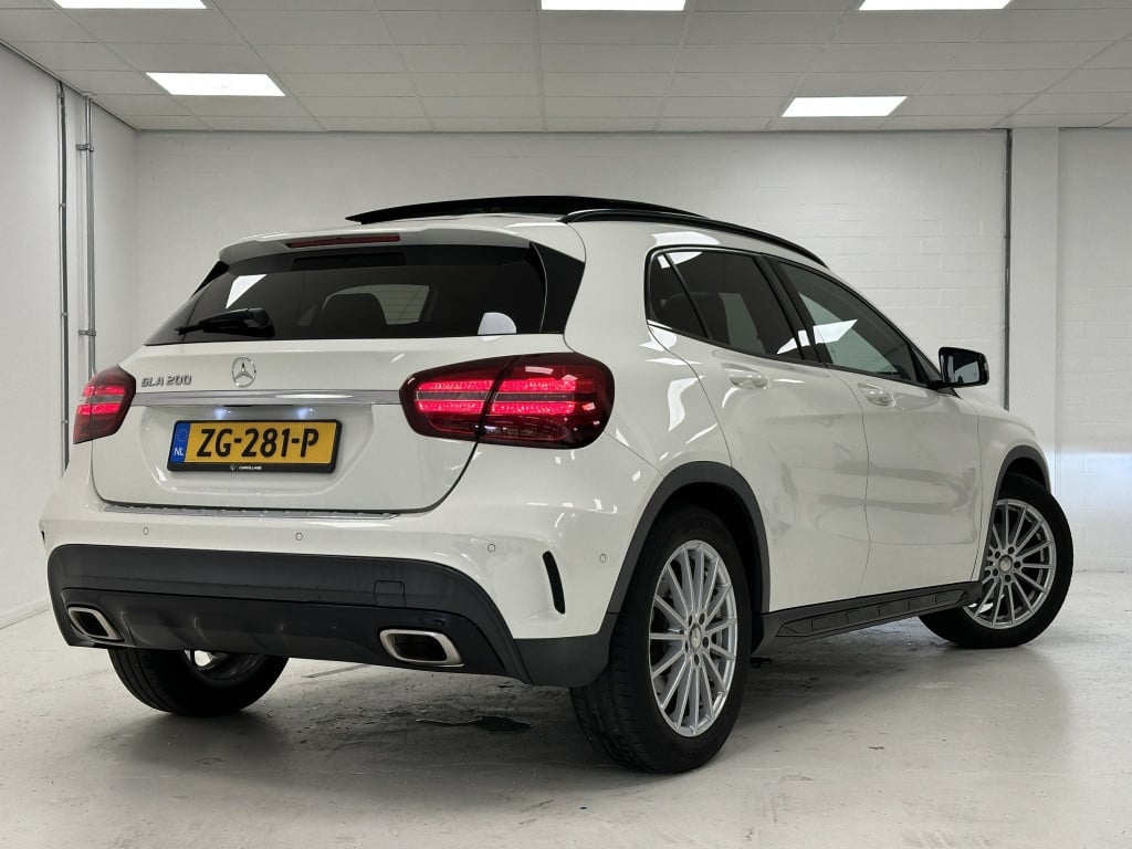 Mercedes-Benz Gla-klasse 200 amg premium | trekhaak | panoramadak | camera 