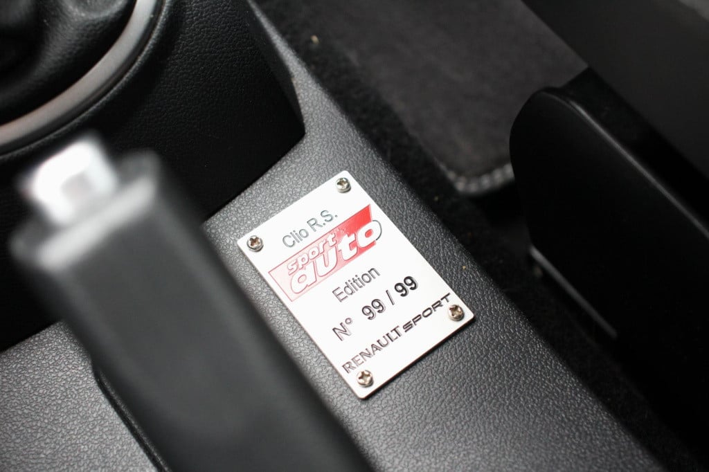 Renault Clio 2.0 rs - ange et demon 99/99 - akrapovic - recaro - shortshift