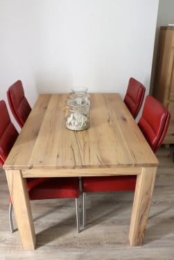 Tafel (Henders & Hazel) + 4 leren stoelen