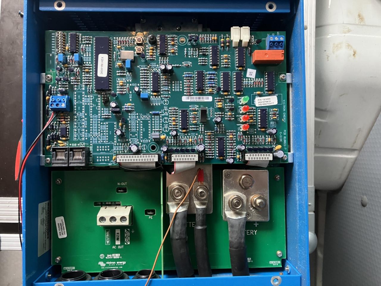 Victron Phoenix inverter 3000VA (2400 Watt)