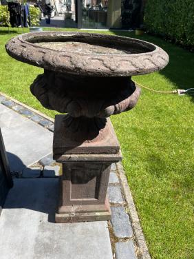 Franse tuinvaas op sokkel kunststof