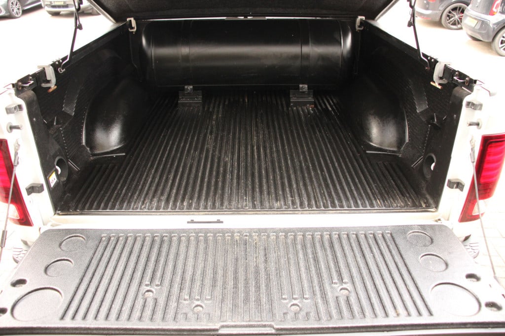 Dodge Ram 1500 5.7 v8 quad cab 6'4 | orig nl