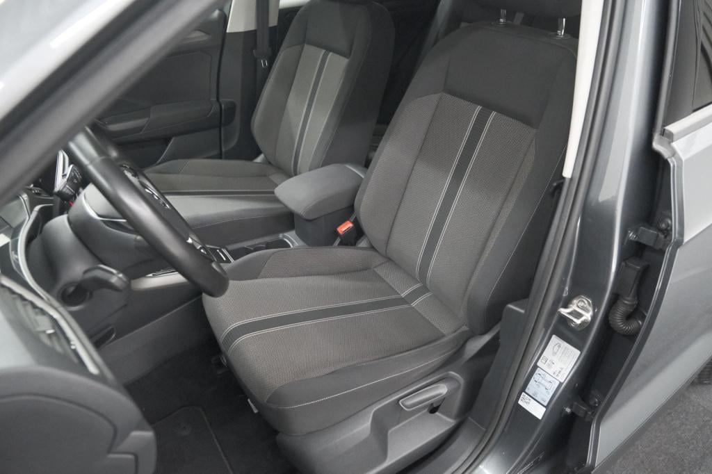 Volkswagen T-roc 1.0 tsi style business 116pk | trekhaak | adaptieve cruise