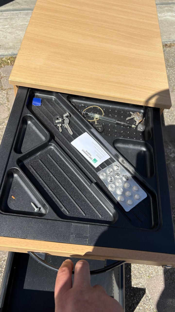 Ladeblok met pennenbak