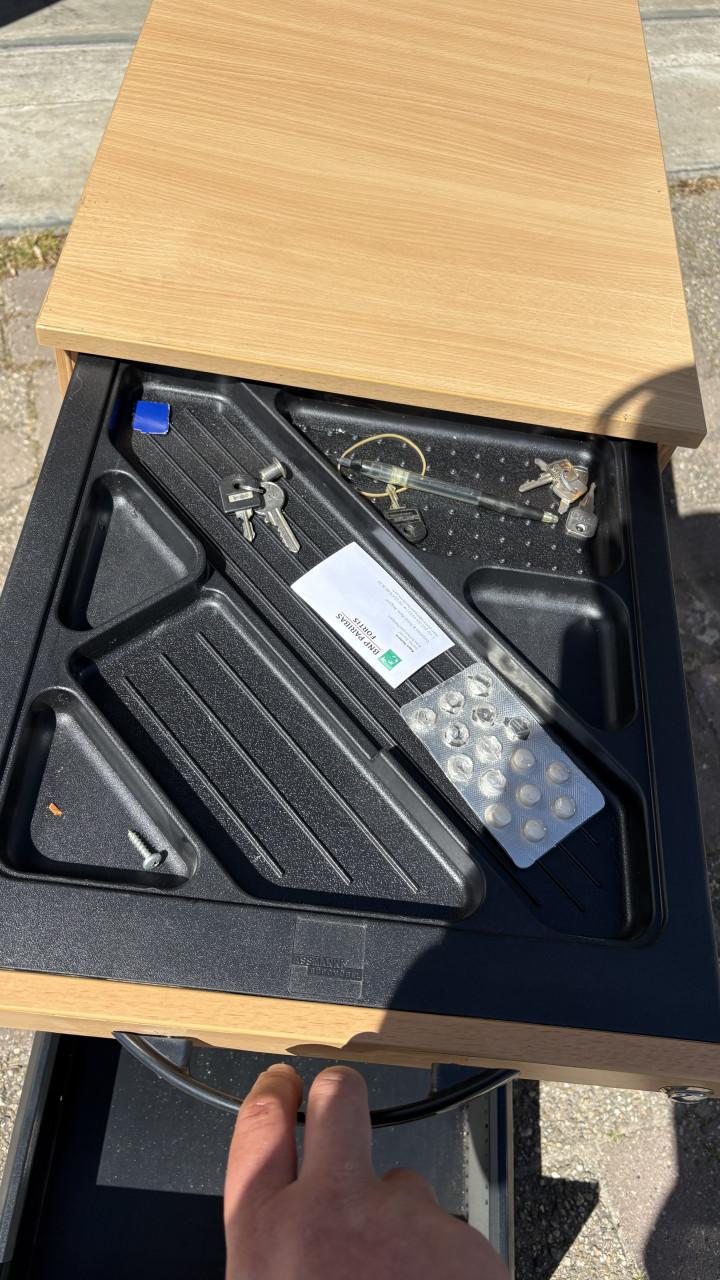 Ladeblok met pennenbak