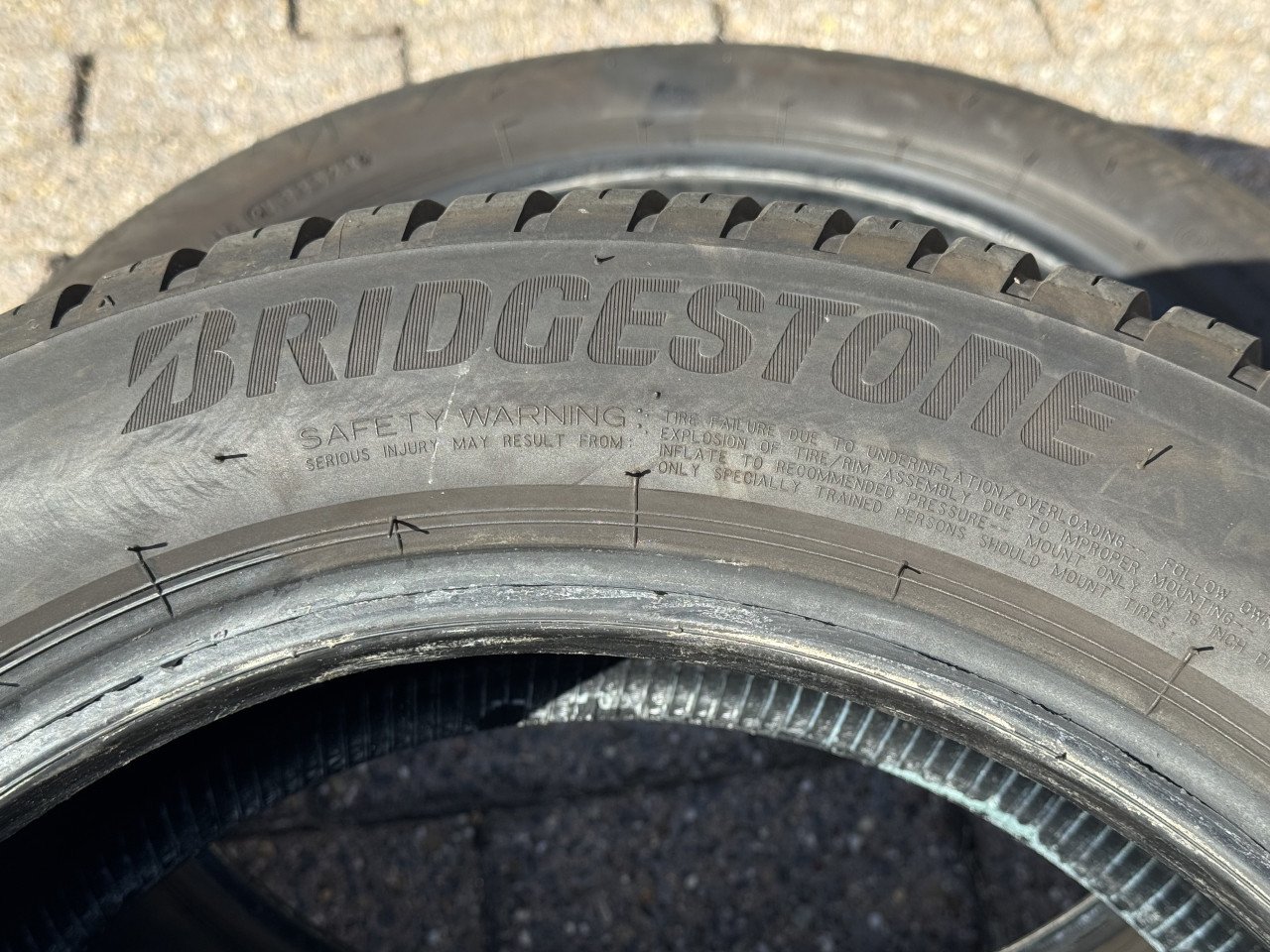 2 Bridgestone All Season banden met 6 mm profiel