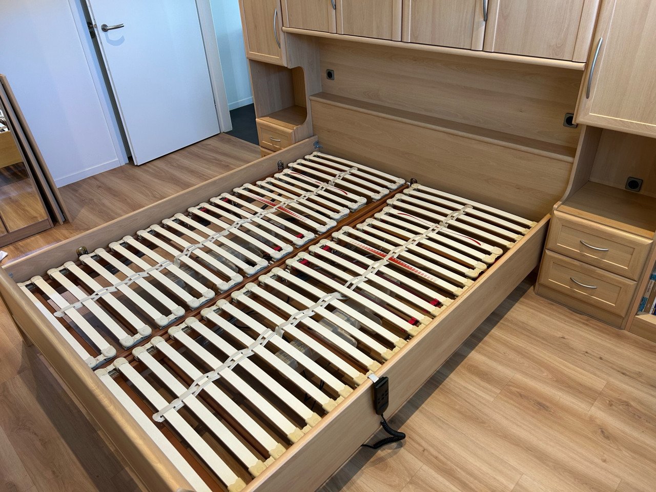2x eletrisch bedienbare lattembodem (80x200)