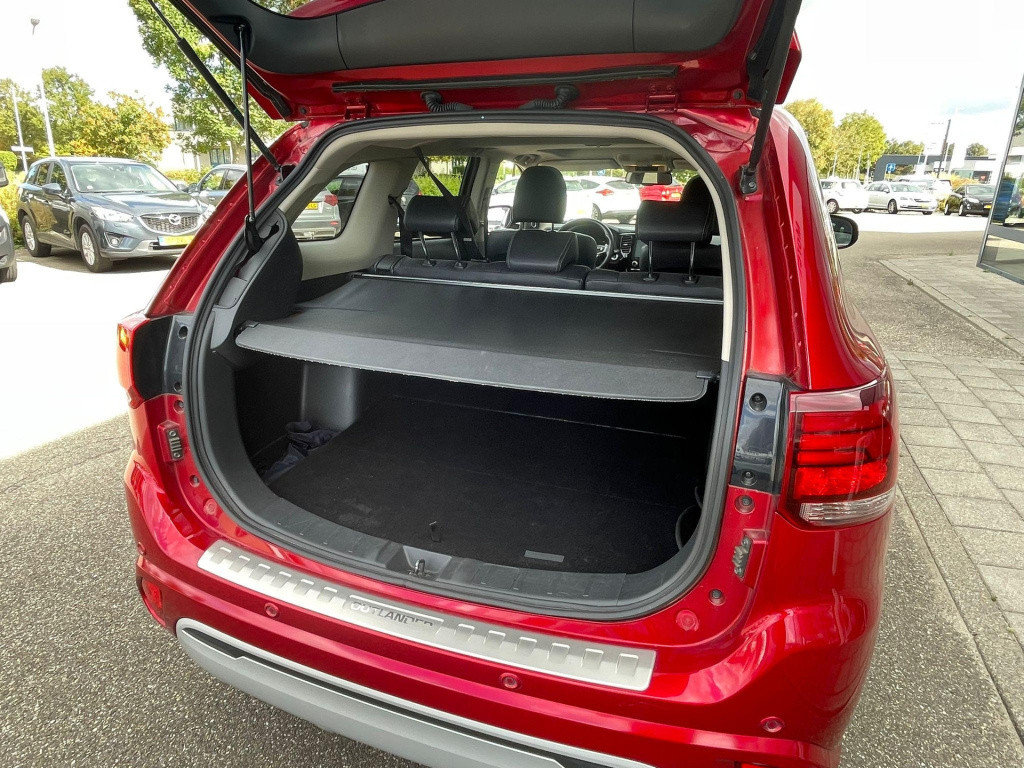 Mitsubishi Outlander 2.4 phev intense+ plug in hybride automaat