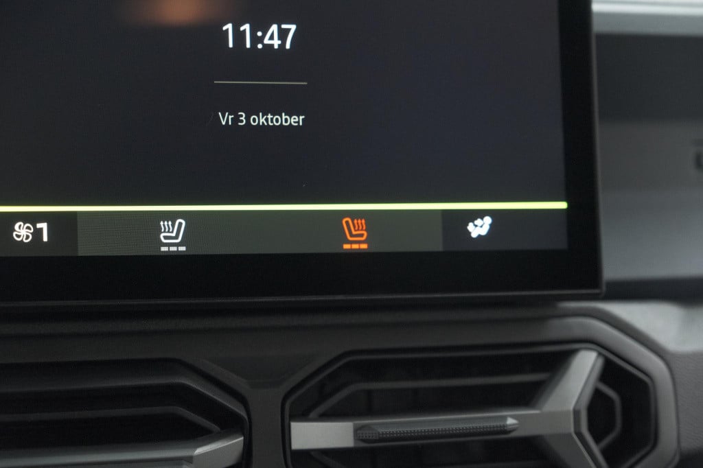 Dacia Duster mild hybrid 130 expression | camera | stoelverwarming | apple
