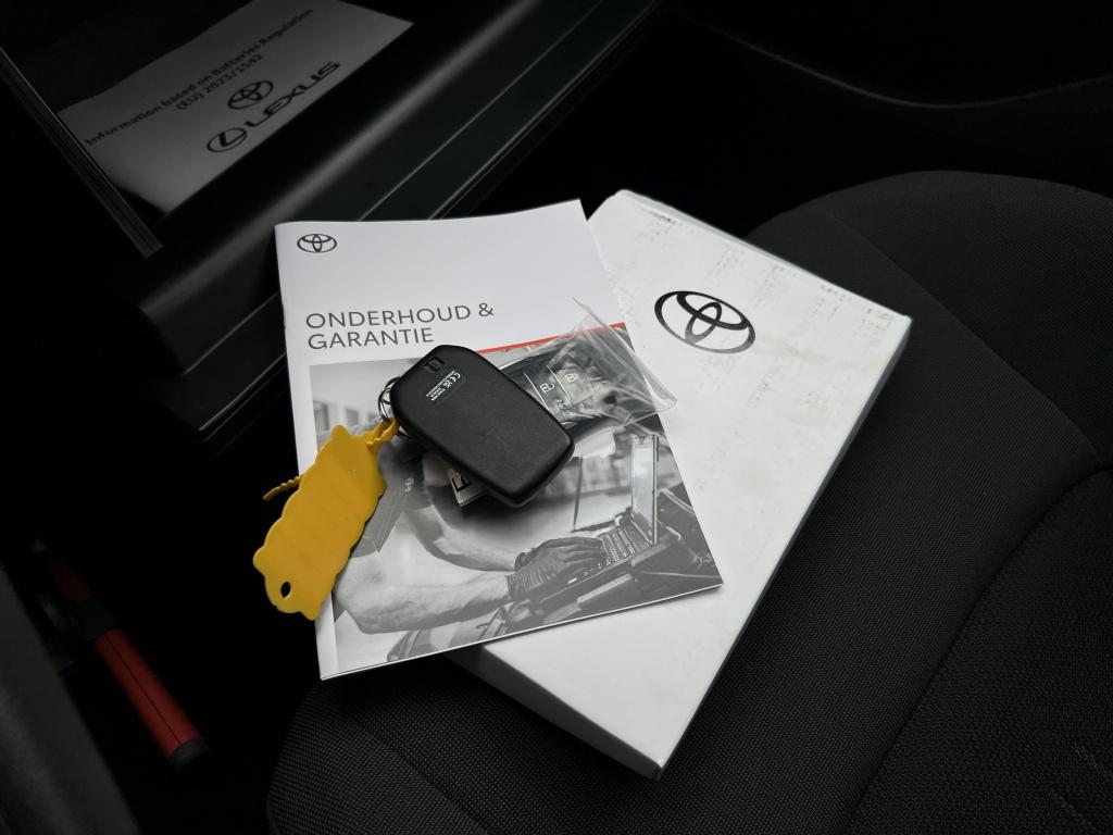 Toyota C-hr 1.8 hybrid 140 dyn