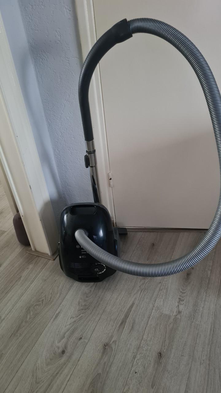 Stofzuiger merk BOSCH 220V- MaX 2000W-Type VBBSGL20S