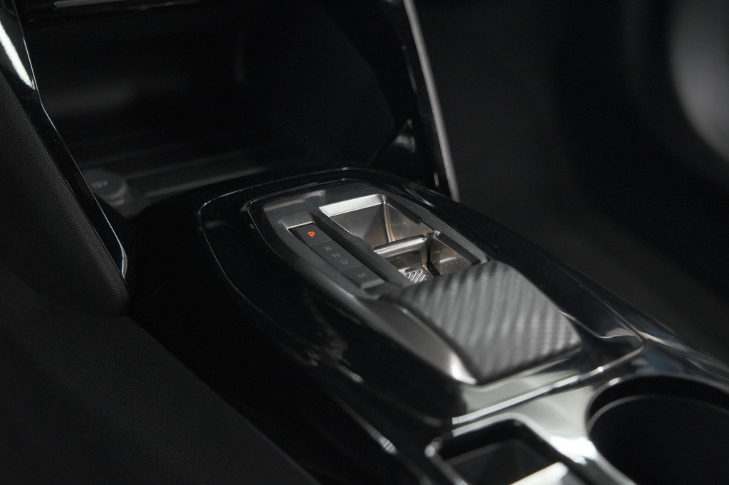 Peugeot 2008 puretech 130 eat8 gt | camera | apple carplay | parkeersensore