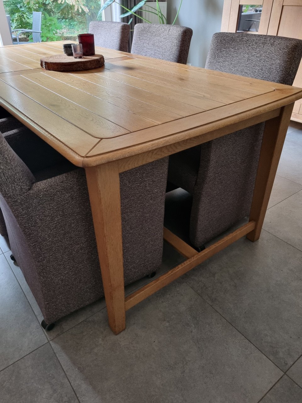 Eettafel/ 6 stoelen/ salontafel