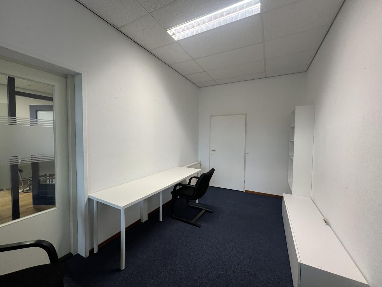 TE HUUR 13m2 kantoor/bedrijfsruimte