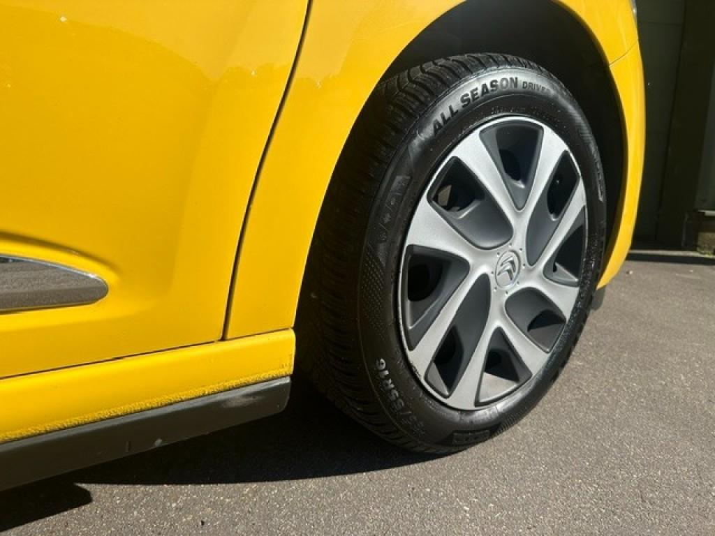 Citroen DS3 1.2 vti so chic, groot scherm navi cruise