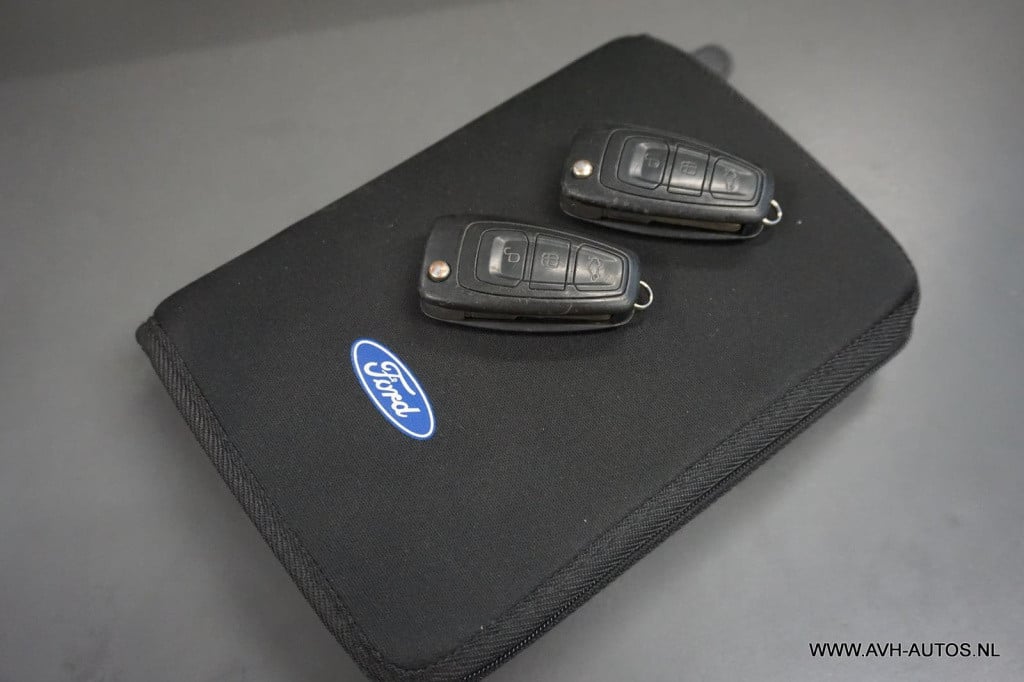 Ford S-Max 1.6 ecoboost titanium 7 persoons!!