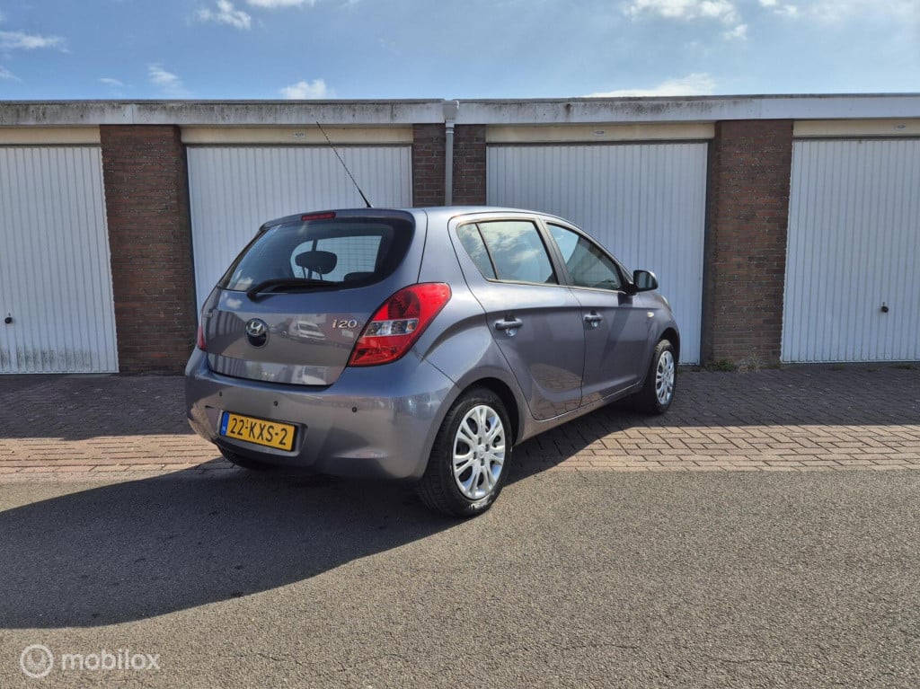 Hyundai I 20 1.2i dynamicversion / 5-deurs / dealeronderhouden/ airco / par