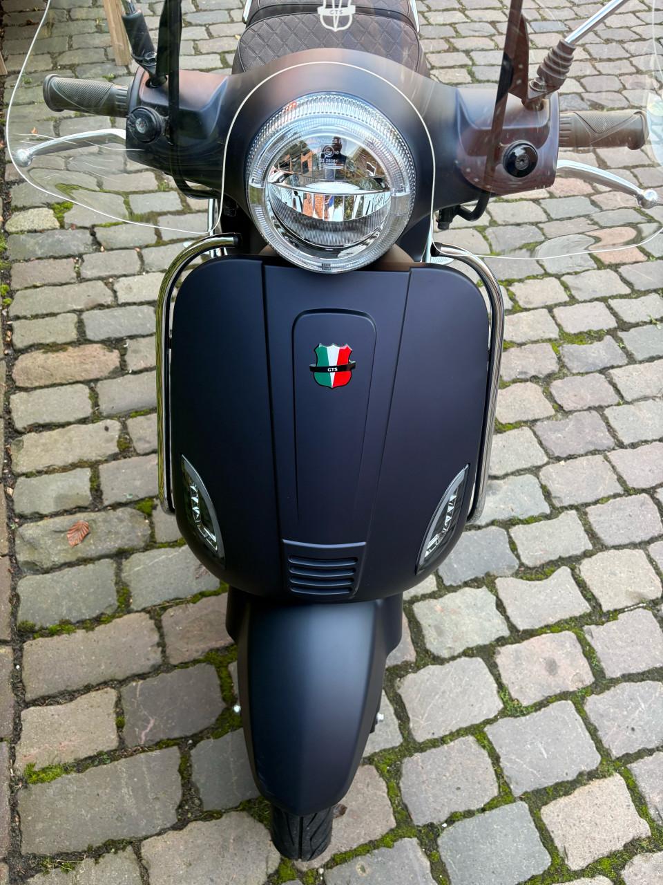 Zeer nette GTS Toscana exclusive scooter (4jr)