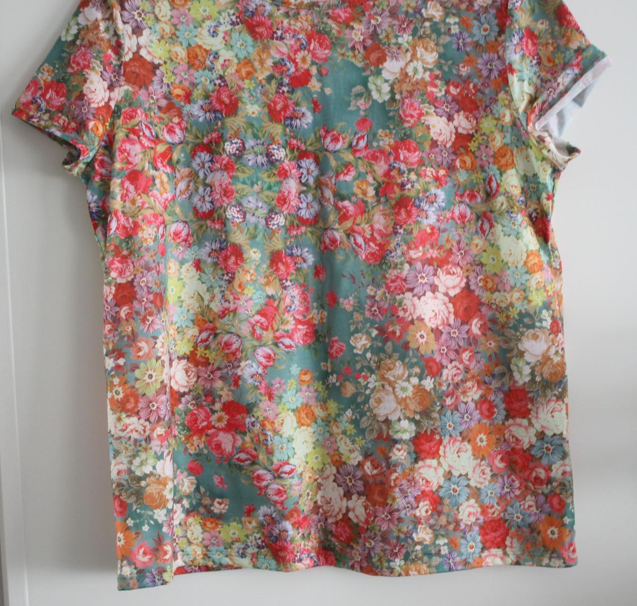 Bloemen tshirt met print maat m