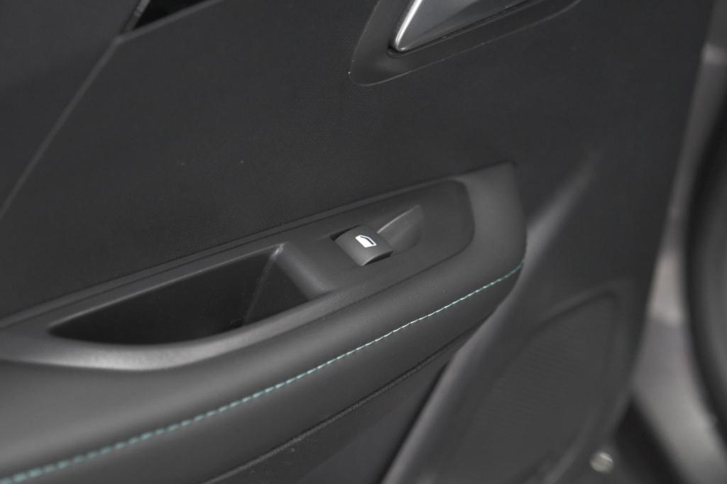 Peugeot 208 puretech 100 allure pack | parkeersensoren | apple carplay | st