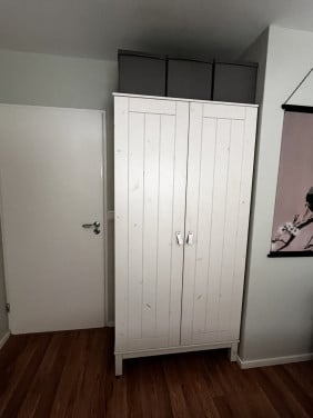 Mooie grote houten kledingkast, wit