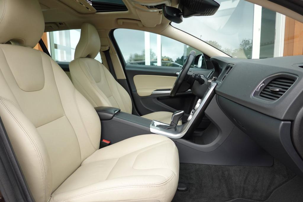 Volvo V60 cross country 2.0 t5 nordic+